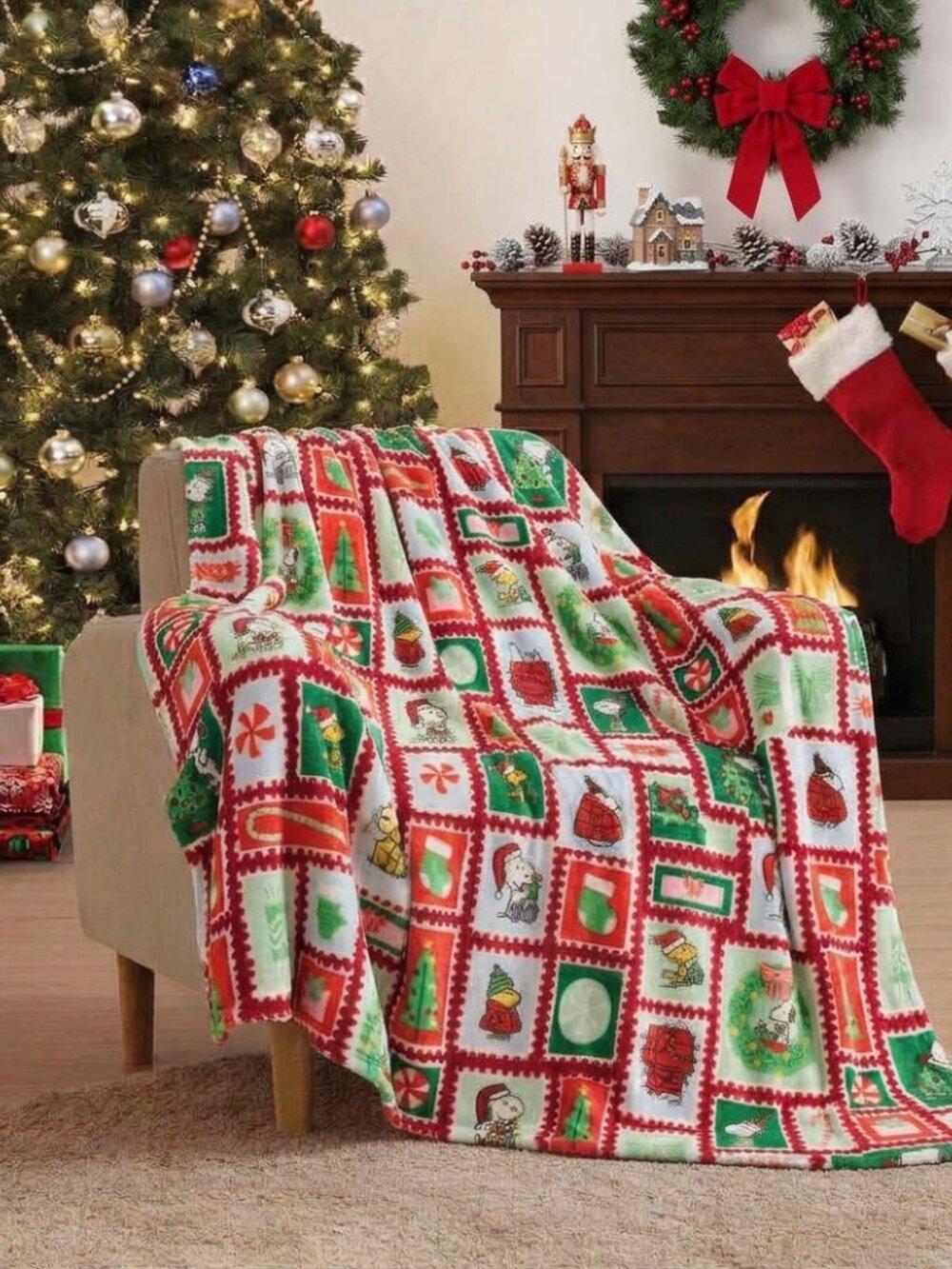 Peanuts Snoopy Christmas Plush Throw Blanket